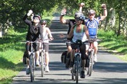 personas-montando-bicicletas-eléctricas